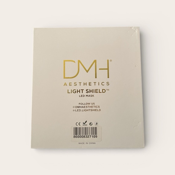 Light Shield Skincare Mask - Picture 2 of 3